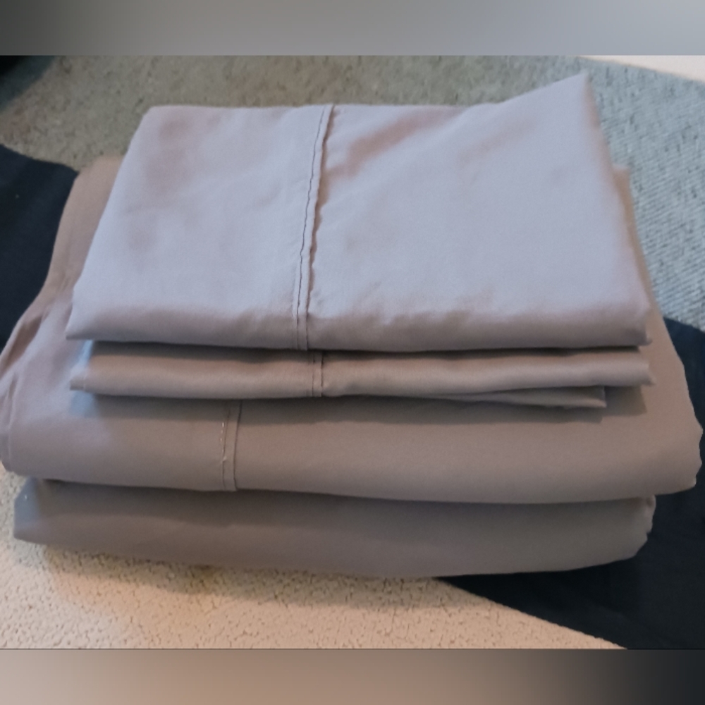 Adrienne Vittadini Gray King Size Sheet Set